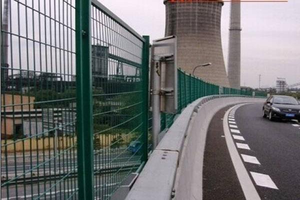 高速公路護(hù)欄網(wǎng)